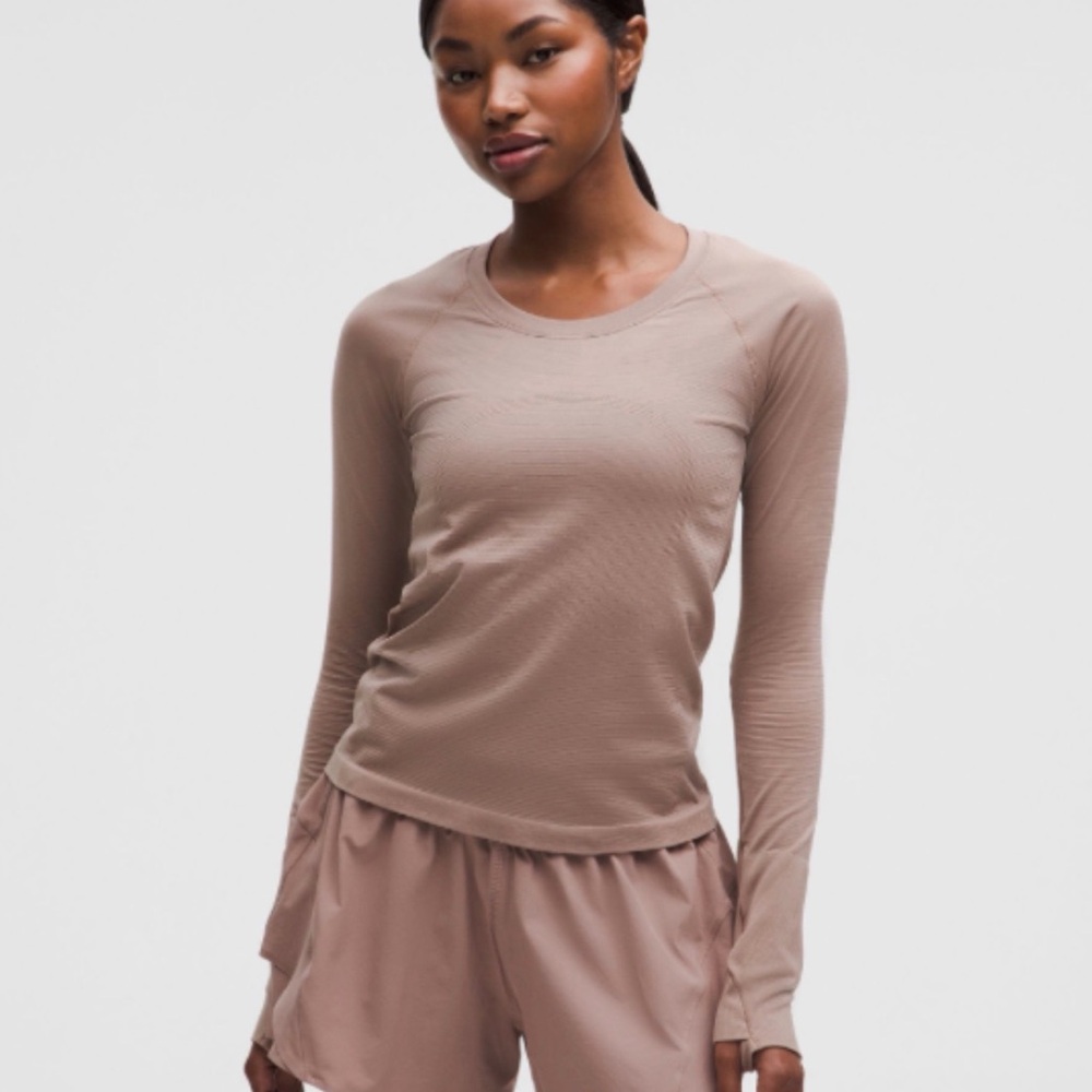Lulu Lemon 
Swiftly Tech Long-Sleeve Shirt 2.0 *Waist Length size 10